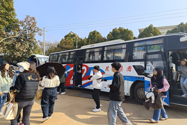 云大招聘會1_副本.png