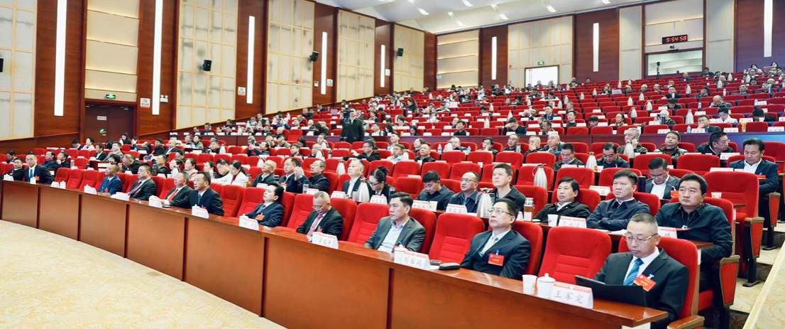 圖片包含 室內(nèi), 人, 建筑, 播放器 AI 生成的內(nèi)容可能不正確,。