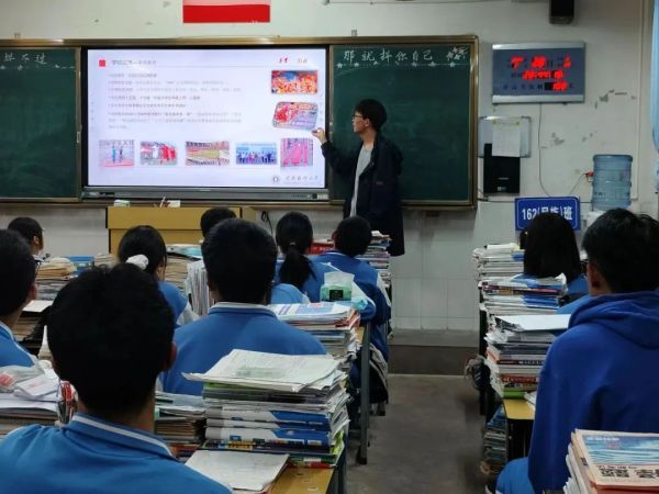 財(cái)政與公共管理學(xué)院行政管理專業(yè)2022級(jí)學(xué)生 許世剛.jpg