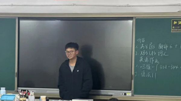 旅游與酒店管理學(xué)院旅游管理專業(yè)2023級(jí)學(xué)生 陳燁斌.jpg